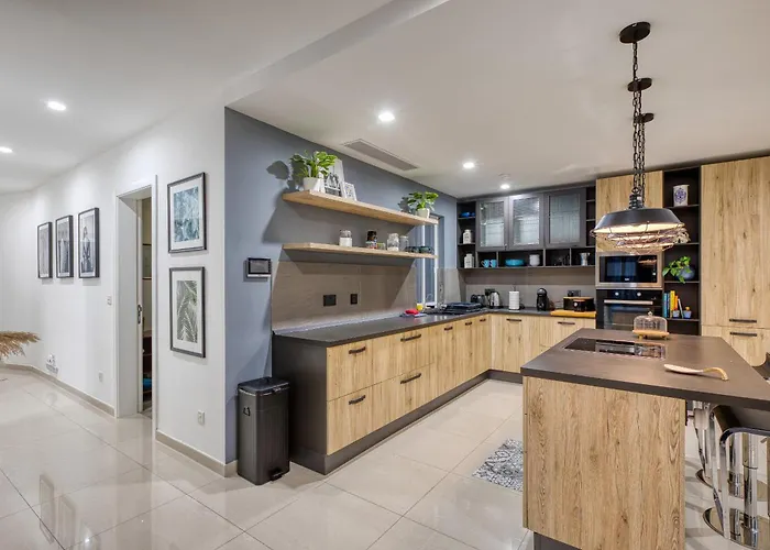 Luxury & Spacious 2 Bedroom With Balcony Rgat1-1 Lejlighed *