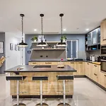 Luxury & Spacious 2 Bedroom With Balcony Rgat1-1
