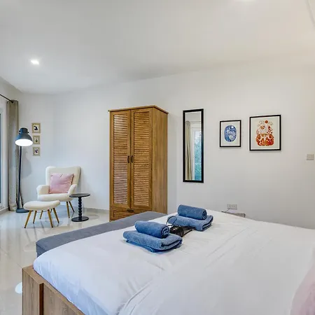 Luxury & Spacious 2 Bedroom With Balcony Rgat1-1