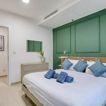 Luxury & Spacious 2 Bedroom With Balcony Rgat1-1