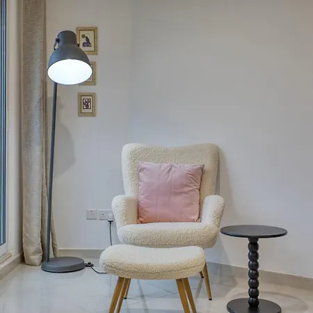 Luxury & Spacious 2 Bedroom With Balcony Rgat1-1 דירה