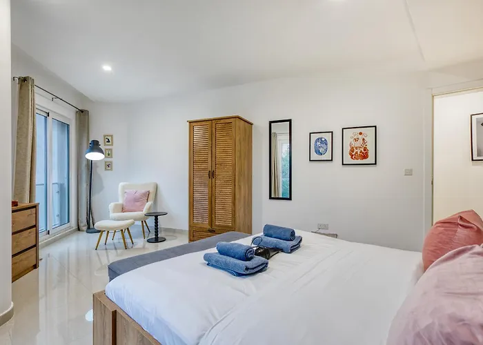 Luxury & Spacious 2 Bedroom With Balcony Rgat1-1