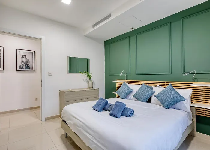 Luxury & Spacious 2 Bedroom With Balcony Rgat1-1