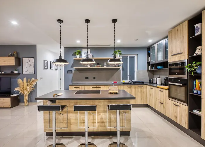 Luxury & Spacious 2 Bedroom With Balcony Rgat1-1