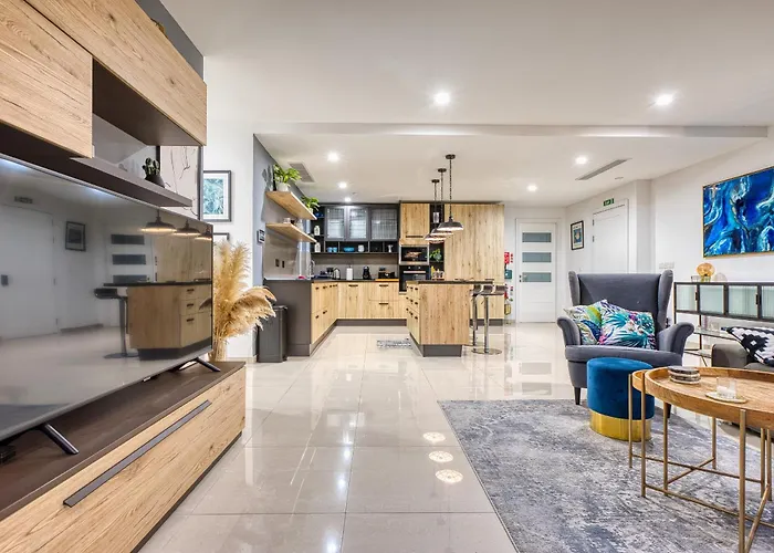 Luxury & Spacious 2 Bedroom With Balcony Rgat1-1